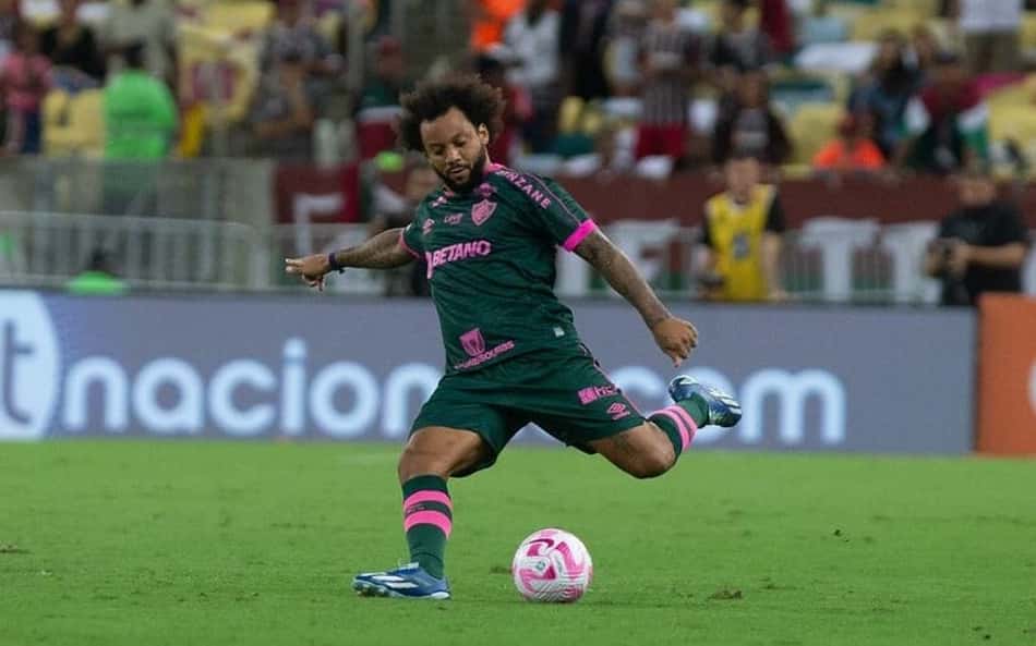 Fluminense x Corinthians: Vaias a Marcelo no Maracanã dividem opiniões na web