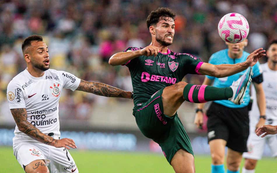 Fluminense faz nota de repúdio contra arbitragem no jogo contra o Corinthians: 'Desastrosa'
