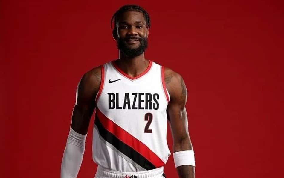 Suns negociou Deandre Ayton por ênfase em trio de astros, garante jornalista