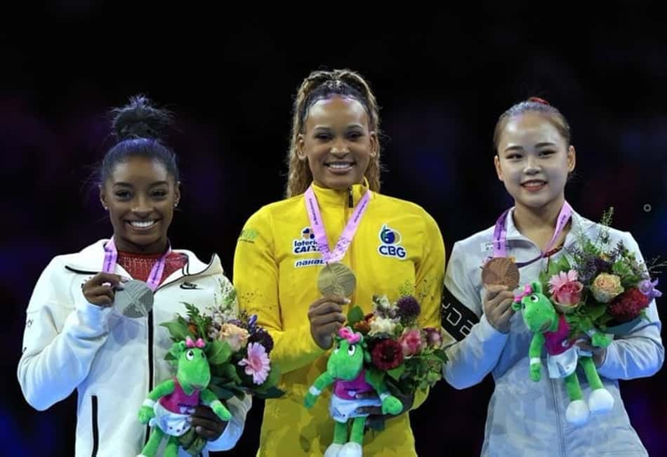 Pódio Rebeca Andrade Simone Biles