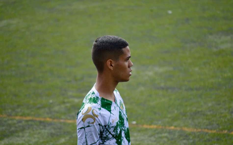 Ex-base do Juventude, zagueiro paraibano assina com novo clube em Portugal