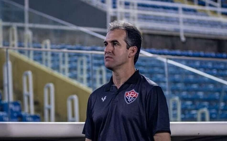 Condé comenta sobre sequência díficil do Vitória até o fim da Série B: 'Talvez a nossa Copa do Mundo'