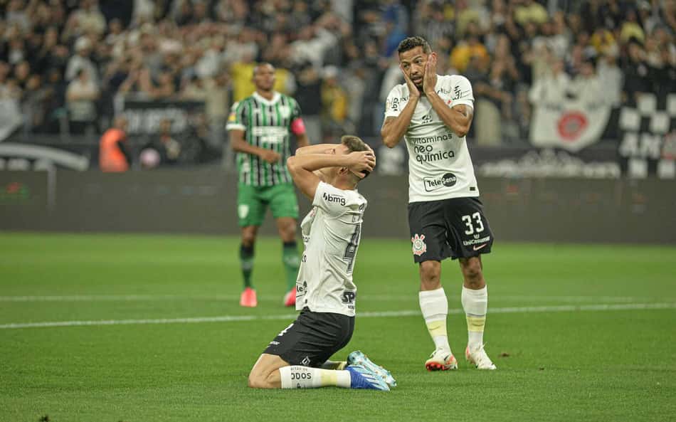 Ídolo do São Paulo dispara: 'O Corinthians cai para a segunda divisão'