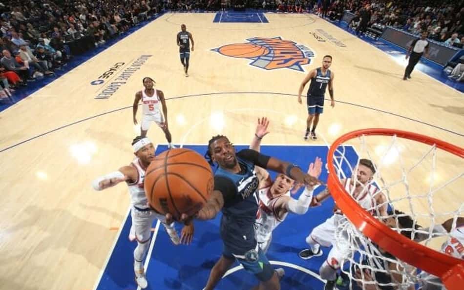 "Pedindo passagem", Naz Reid lidera Timberwolves em vitória sobre Knicks