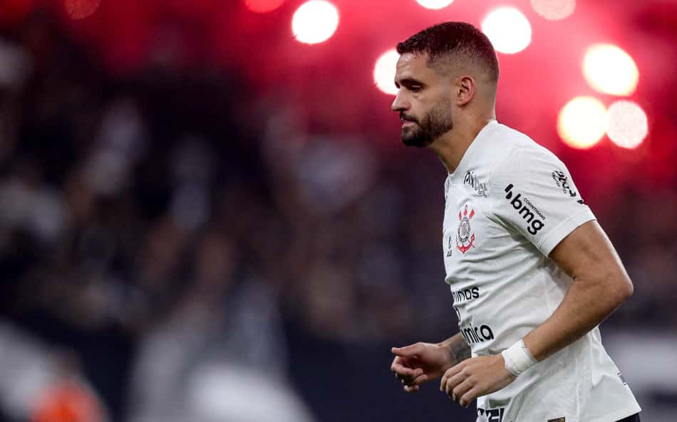 Renato Augusto critica postura do Corinthians contra o Fluminense no segundo tempo: 'Paramos de jogar'
