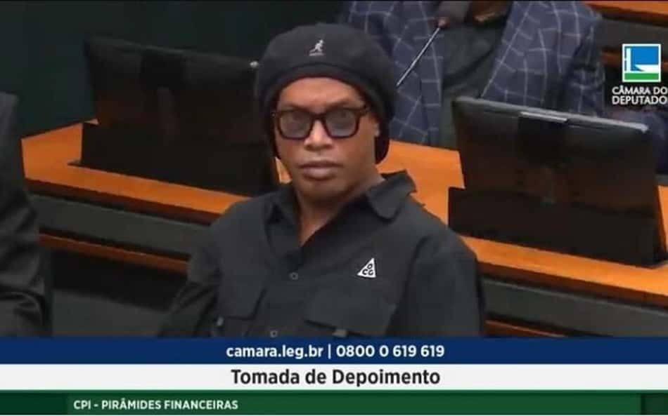Ministro da Justiça recebe o relatório da CPI que pede indiciamento de Ronaldinho Gaúcho