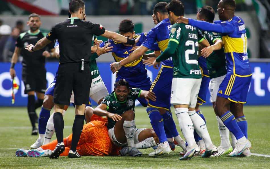 Rony-Palmeiras-Boca-Juniors-Libertadores-scaled-aspect-ratio-512-320