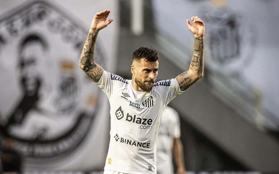 Após vitória do Santos, Lucas Lima 'enquadra' Daronco por expulsão