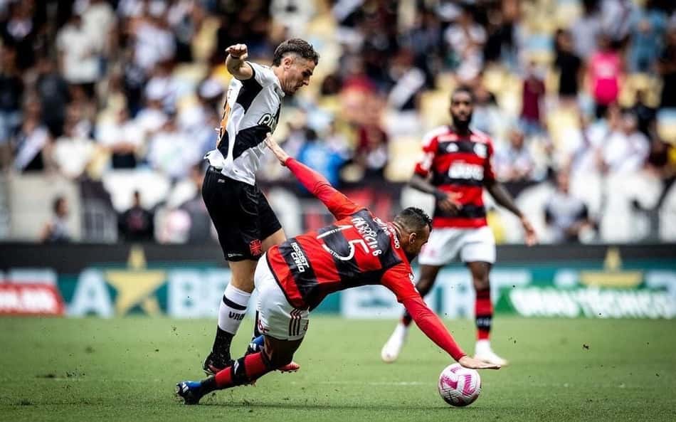 Nas redes sociais, Vegetti volta a provocar Fabrício Bruno: 'No bolso de quem?'