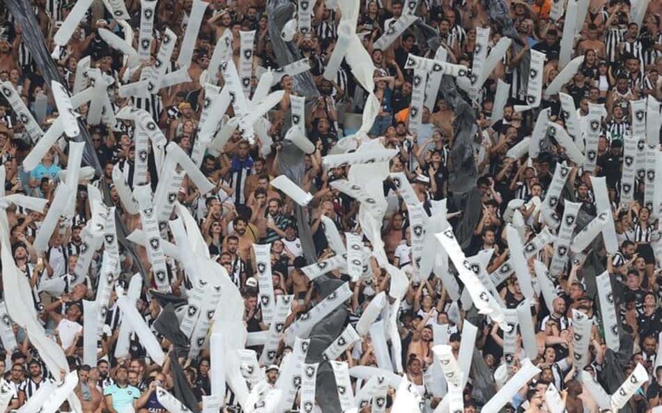 Torcedores do Botafogo 'abraçam' a matemática na corrida pelo título do Brasileirão; veja gráficos