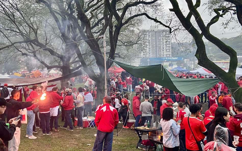 Churrasco, promessas e otimismo: clima e expectativas dos torcedores para Internacional x Fluminense