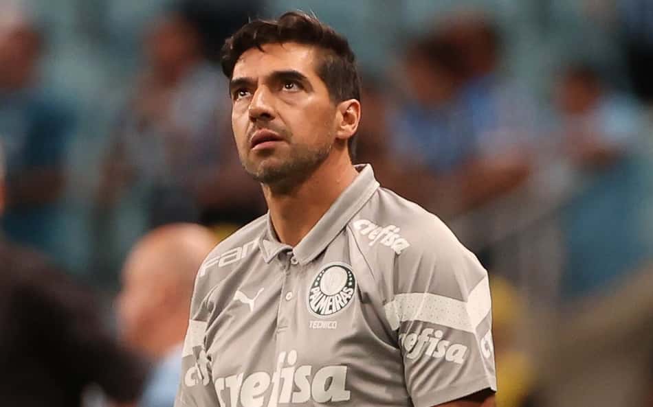 Abel Ferreira, do Palmeiras, é denunciado pelo STJD por insinuar 'roubo' e pode ser suspenso