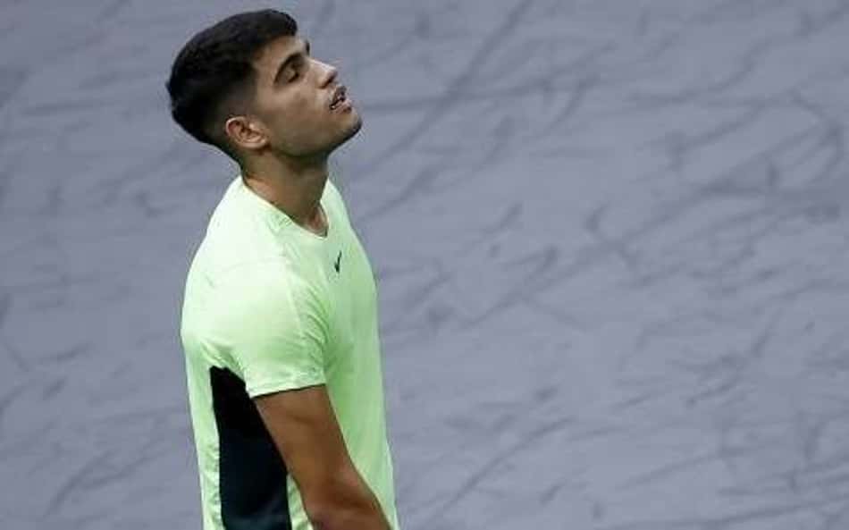 Alcaraz é eliminado na estreia em Paris