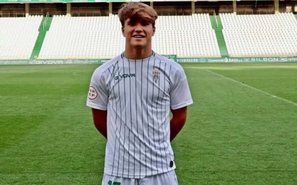 Jogador de 18 anos está desaparecido na Espanha após perder trem