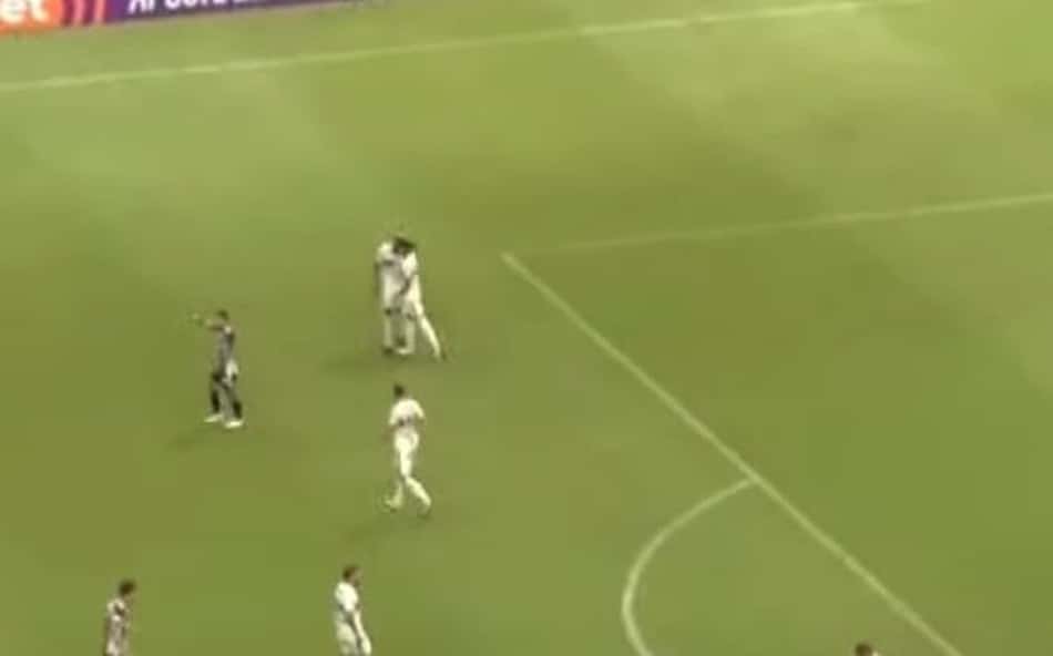 VÍDEO: veja o momento da cabeçada de Diego Oliveira em Kuscevic durante a partida entre Atlético-MG e Coritiba