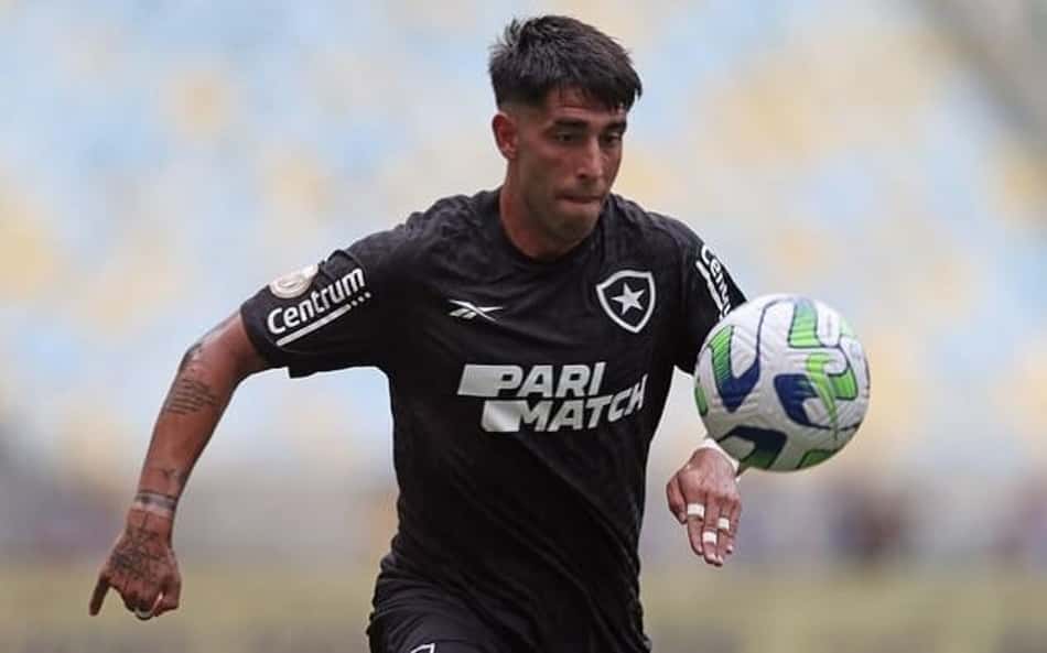 Com nova chance, Di Plácido luta para retomar sequência na lateral do Botafogo