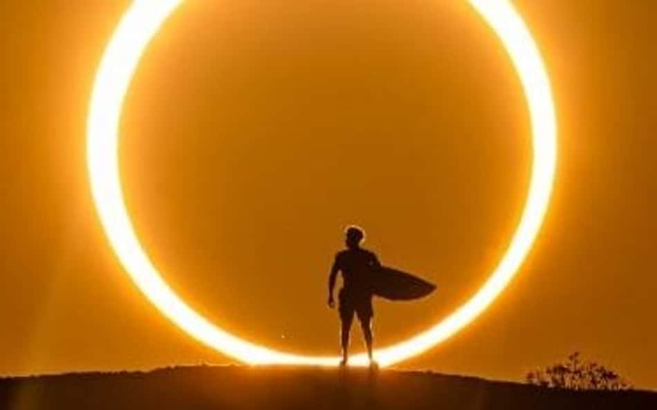 Ítalo Ferreira compartilha foto durante eclipse solar no Rio Grande do Norte
