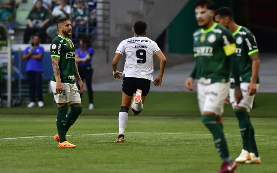 Em momentos distintos, Botafogo e Palmeiras fazem 'final antecipada' e podem mudar rumo do Brasileirão