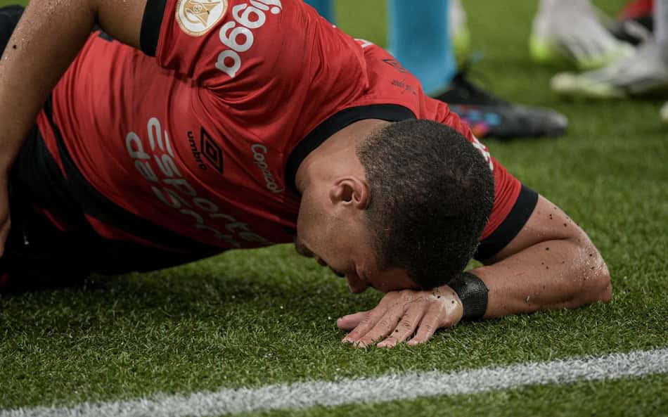 Justiça suspende decisão, e Athletico perde os direitos de cobrar rádios por transmissões de jogos