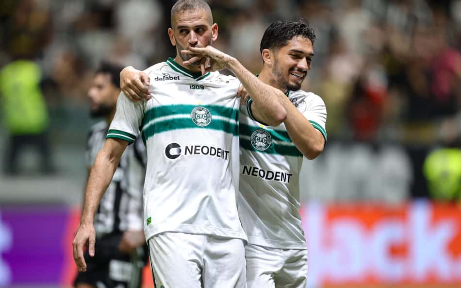 Pelo Brasileirão, Atlético-MG sofre virada do Coritiba com gol de Slimani e perde invencibilidade na Arena MRV
