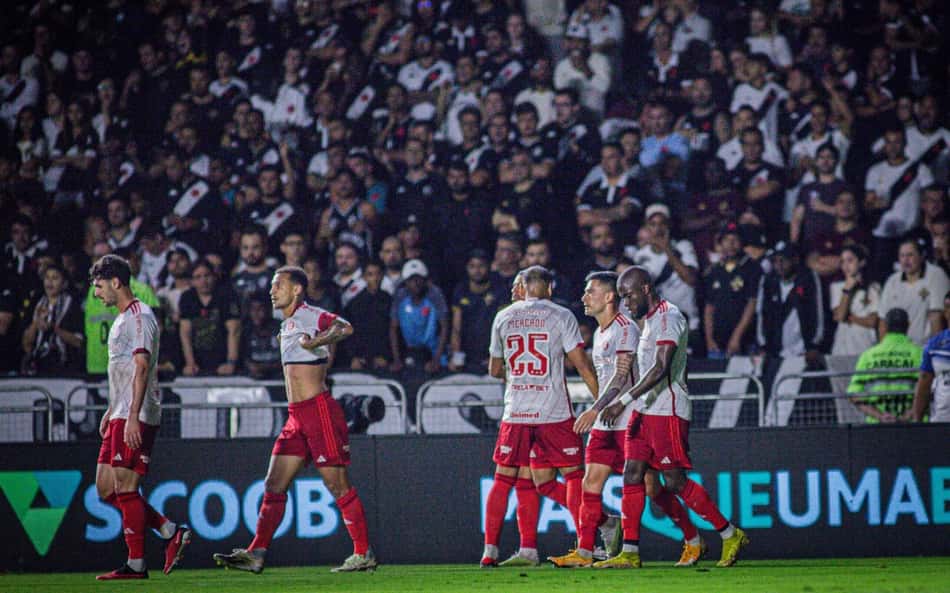 Vascaínos elegem culpado por derrota contra o Internacional: 'Nome e sobrenome'