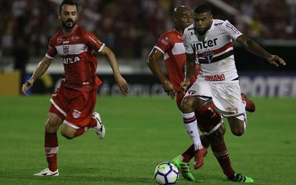 Ex-São Paulo 'esquece' lado atleta e se sensibiliza ao falar sobre diagnóstico de tumor no cérebro