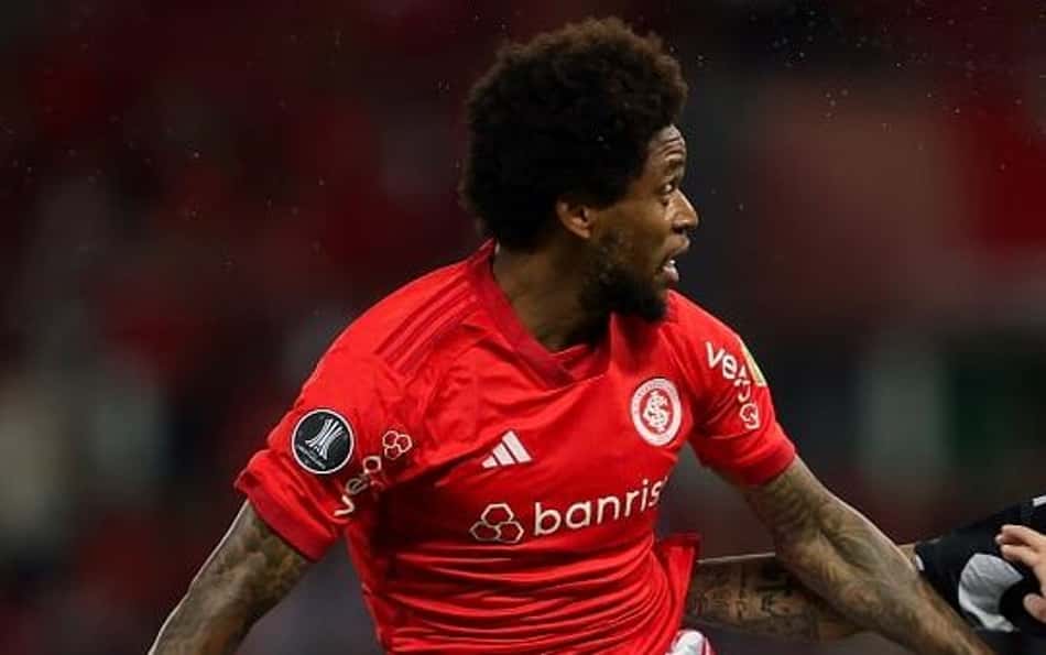 Luiz Adriano, do Internacional, admite falhas no jogo contra o Atlético-MG: 'Erramos duas vezes'