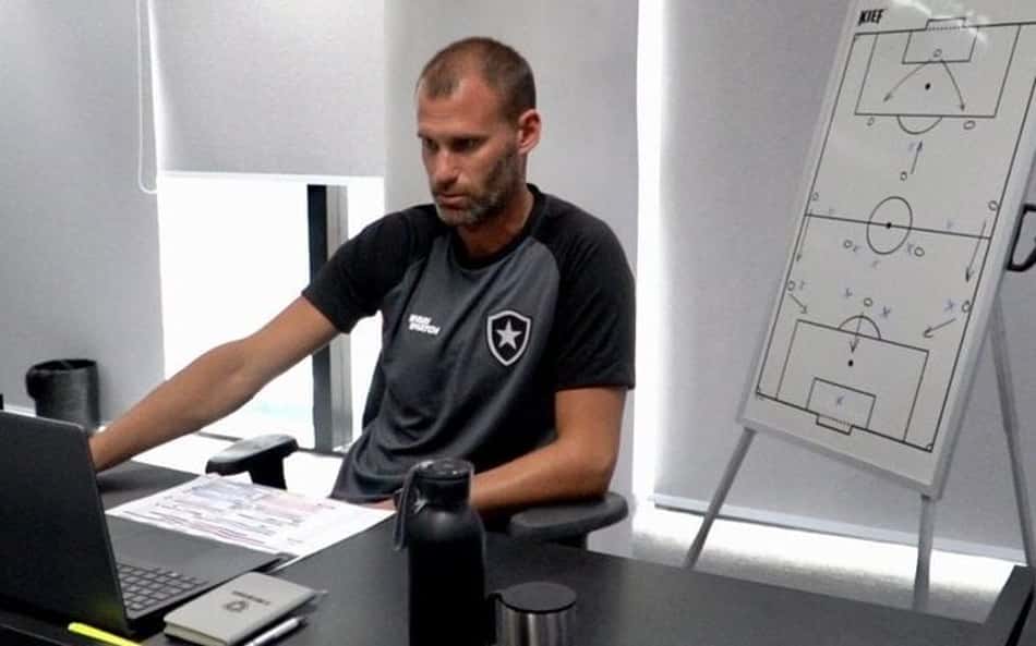 Joel Carli de volta! Saiba quais são as ideias do novo auxiliar do Botafogo