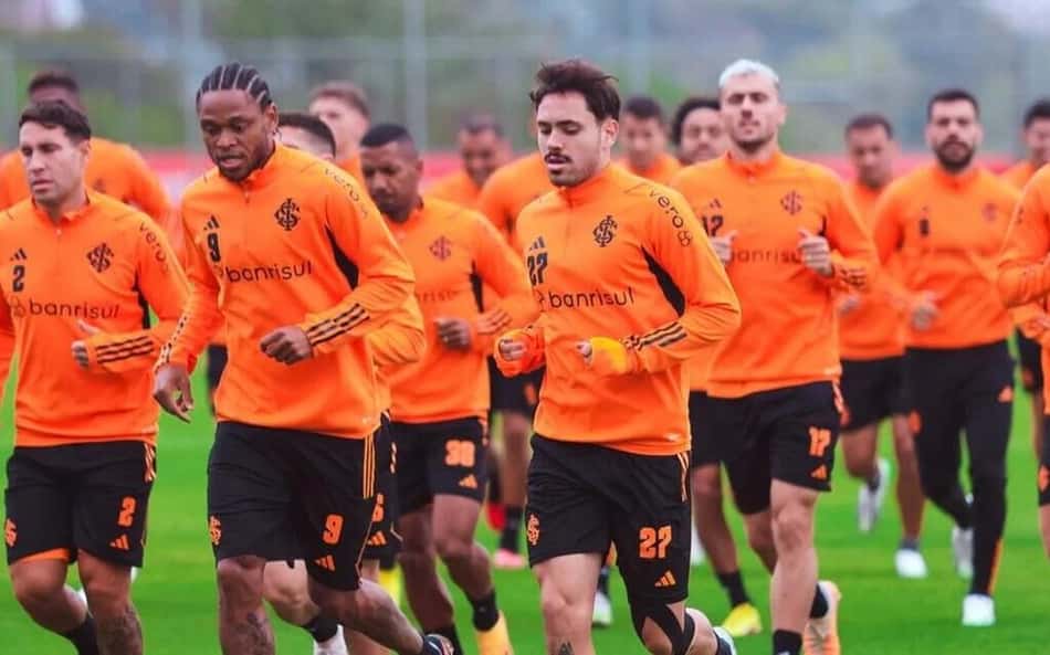 Após vitória no Gre-Nal e folga; Internacional volta aos treinamentos