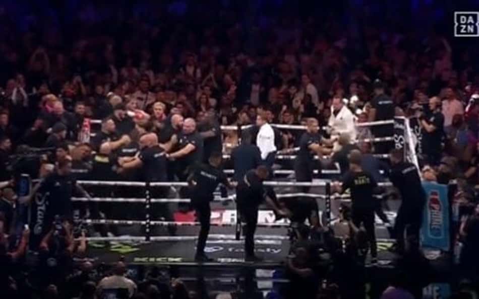 Vitória de Logan Paul no boxe termina em confusão generalizada; assista