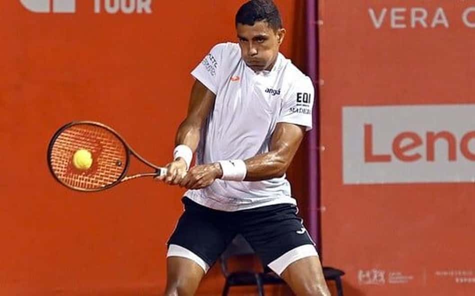 Thiago Monteiro arrasa, vai à final em Campinas e busca 1º título no Brasil