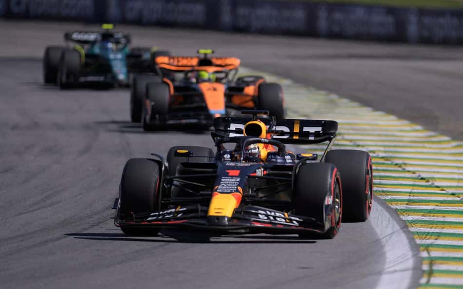 Com final emocionante, Verstappen domina Interlagos e vence mais uma na temporada