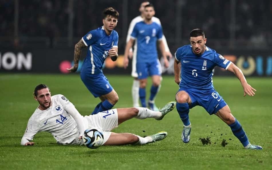 França sofre a virada, mas busca empate contra a Grécia e termina as Eliminatórias da Euro na liderança do Grupo B