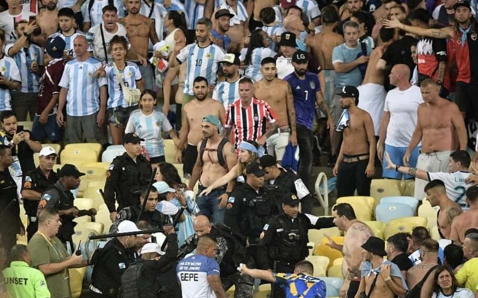 Racismo: Torcedora argentina teria chamado policial de 'macaco' em confusão no Maracanã