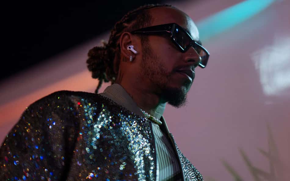 Hamilton alega pensou em parar devido às altas cobranças: 'Me perguntei se gostaria de continuar passando por isso'