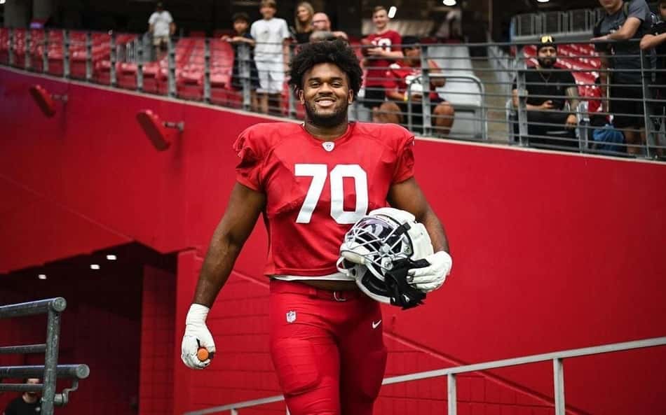 Jogador da NFL aparece em vídeo com camisa do Flamengo: 'Sabemos nos vestir'