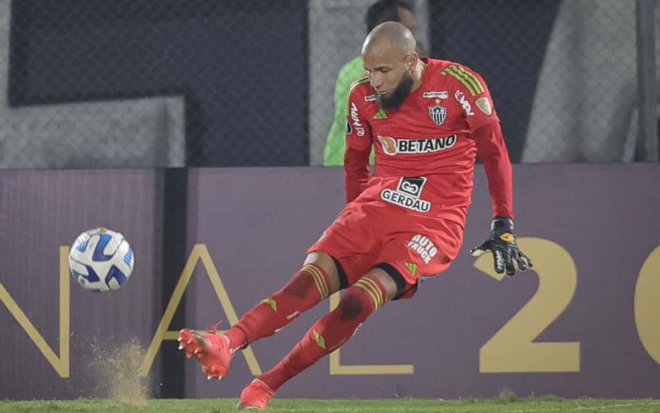 Reação de Éverson em gol do Corinthians contra o Atlético-MG viraliza: 'Bizarro'