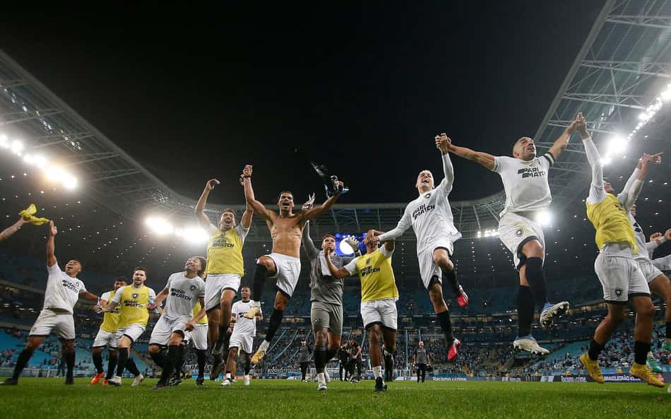 Botafogo enfrenta o Grêmio em mais um 'jogo da vida' na disputa pelo título do Brasileirão