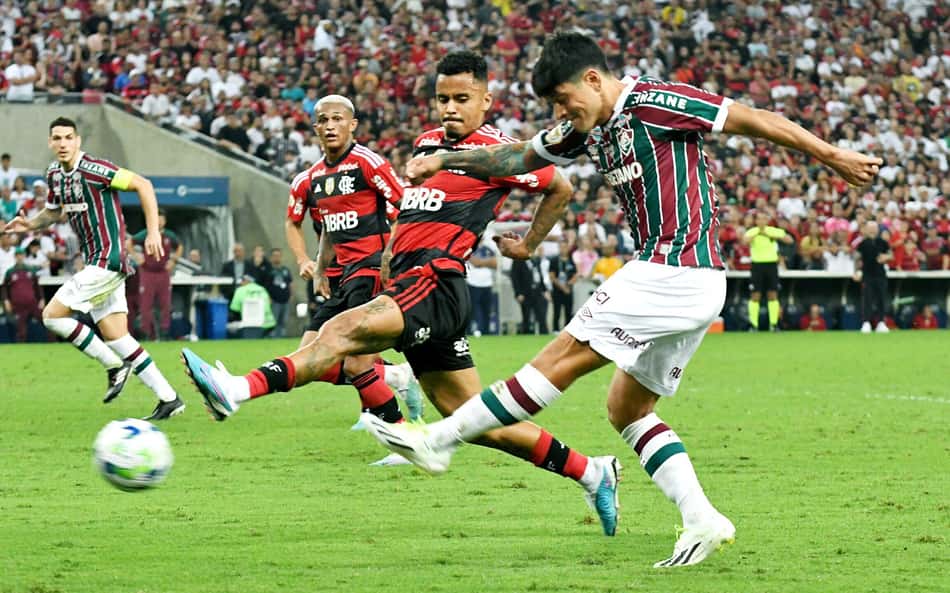 Enem aborda questão sobre cântico de torcedores do Fluminense ao Flamengo