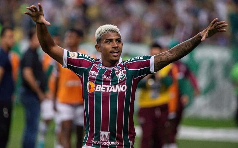 Mauro Cezar condena expulsão de John Kennedy em Boca x Fluminense: 'Vão à m****'
