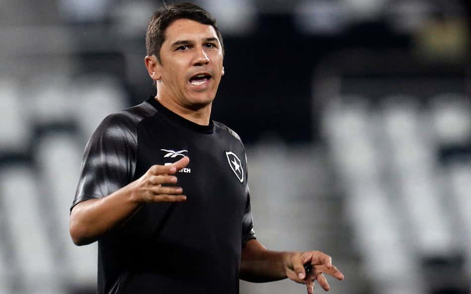 Lúcio Flávio detona arbitragem após derrota do Botafogo no Brasileirão: 'Amadora'