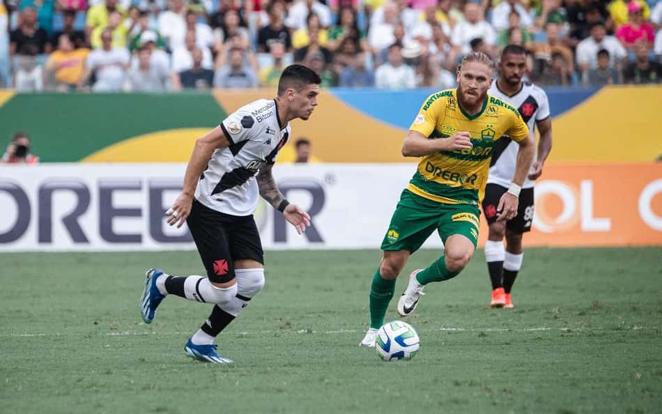 Gabriel Pec revela segredo para fase artilheira no Vasco: 'Me cobram para estar na área'