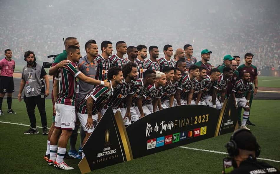 Maior que o Vasco? Título do Fluminense na Libertadores reacende debate na web