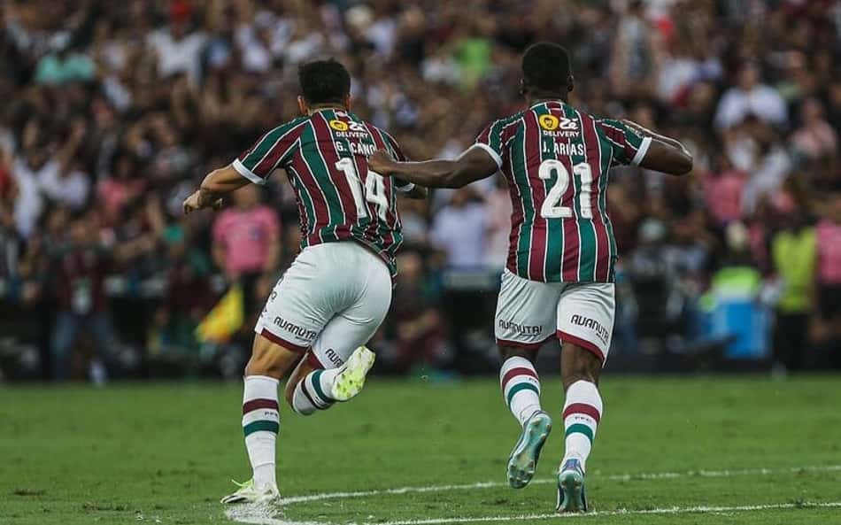 Jhon Arias faz dedicação emocionante e comenta arbitragem do título do Fluminense