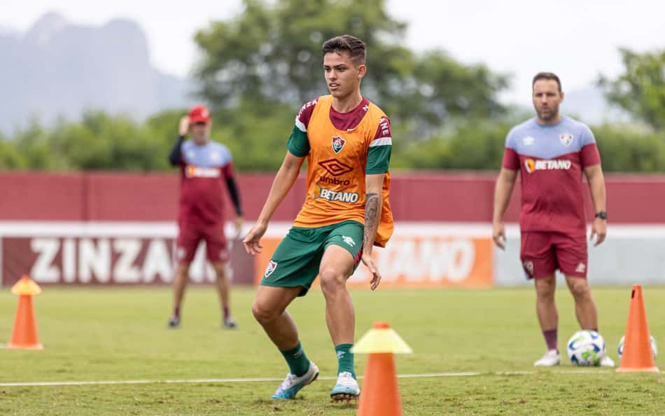 Fluminense não conversa com Giovanni por renovação de contrato; jogador deseja permanecer no Tricolor