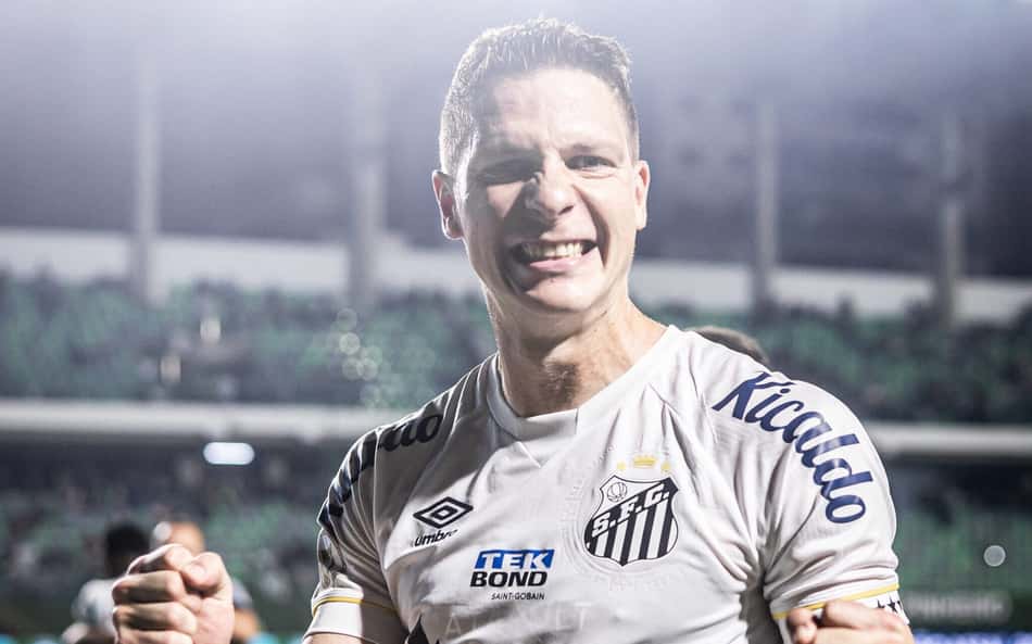 No Brasileirão Rei, Imperador Julio Furch é quem dá bola no Santos