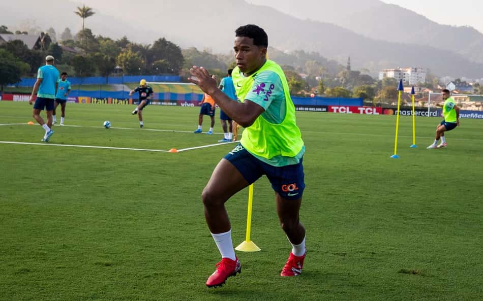 Endrick revela ter sofrido injúria racial em jogo na infância: 'Difícil falar'