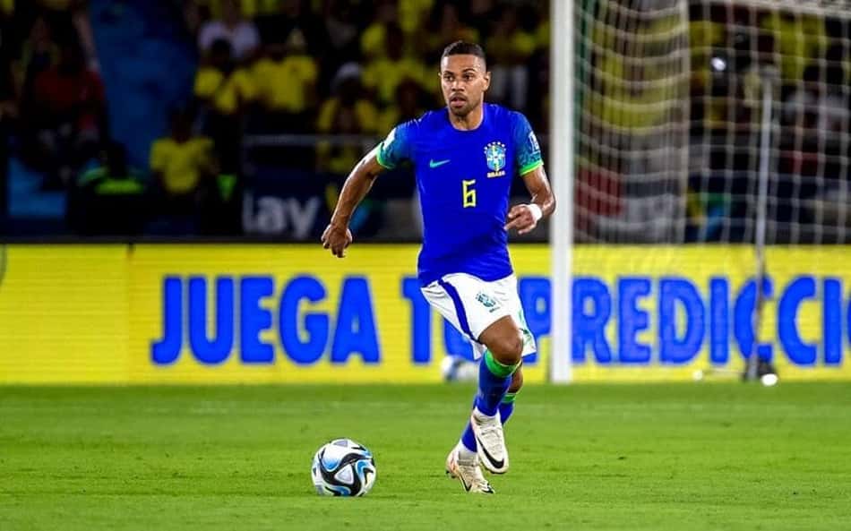 Narrador questiona Renan Lodi na Seleção Brasileira: 'O que justifica a convocação?'