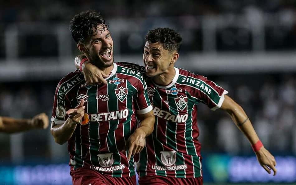 Torcedores do Vasco comemoram gols do Fluminense contra o Santos: 'Desesperado'