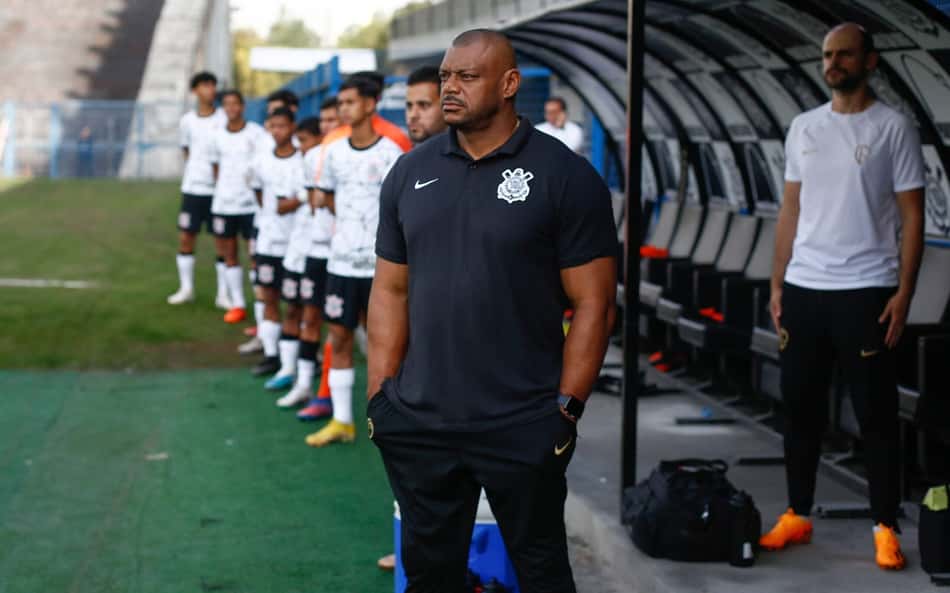 Técnico do Sub-15 do Corinthians avalia temporada e projeta 2024 com nova geração